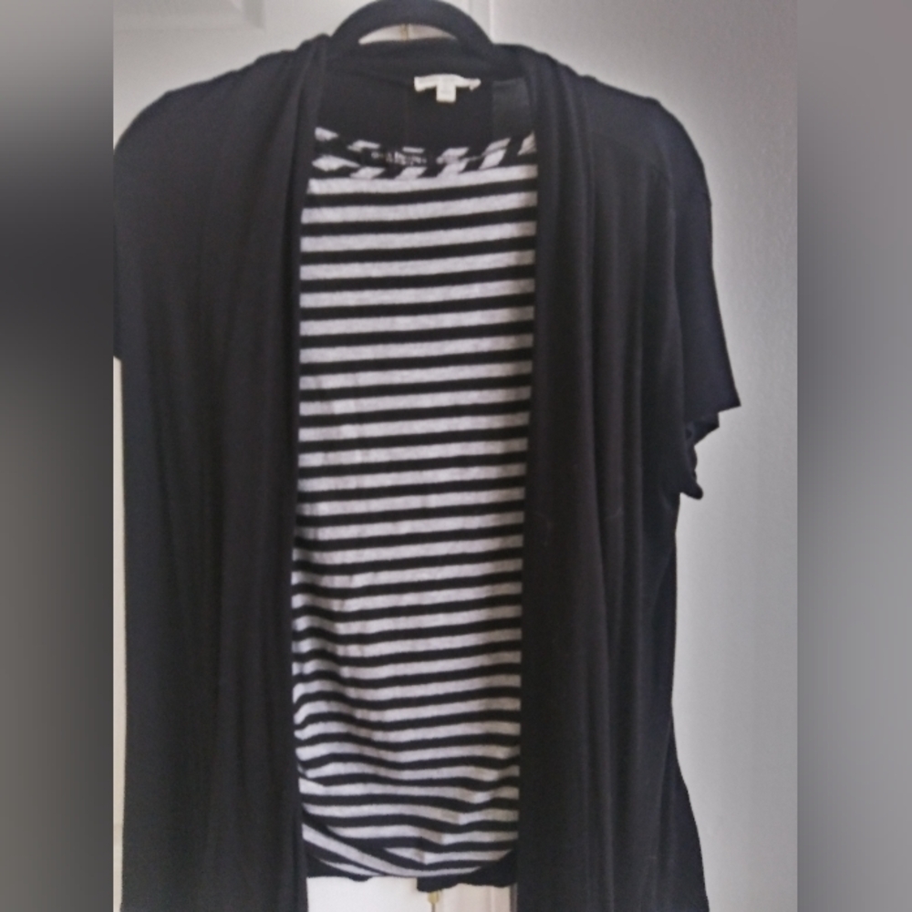 EUC. Bundle: Zenana Outfitters Blazer & Green Envelope Top.